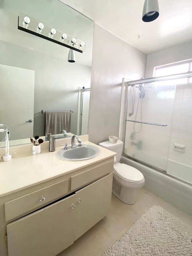 Building Photo - 1951 Malcolm Ave