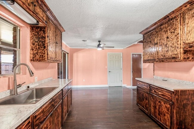 Building Photo - 207 S Temple St