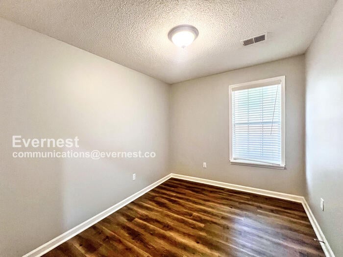 Building Photo - 360 Darrell Cove