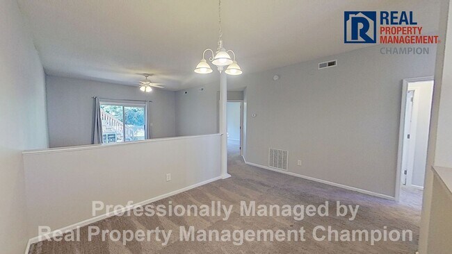 Building Photo - Ground Level Condo with Community Pool