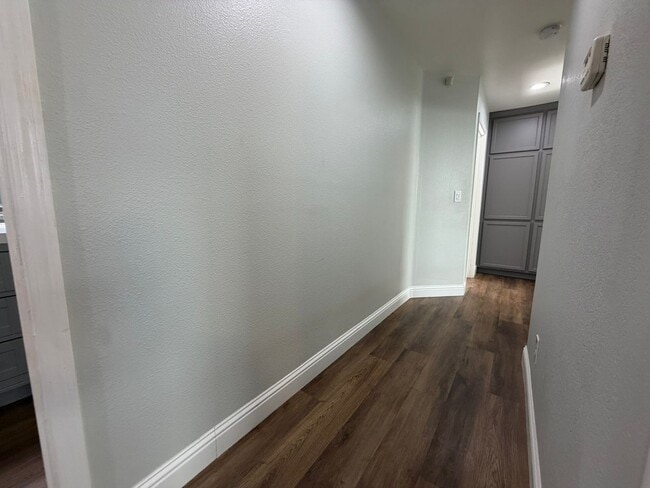 Building Photo - 8267 Moorhaven Way