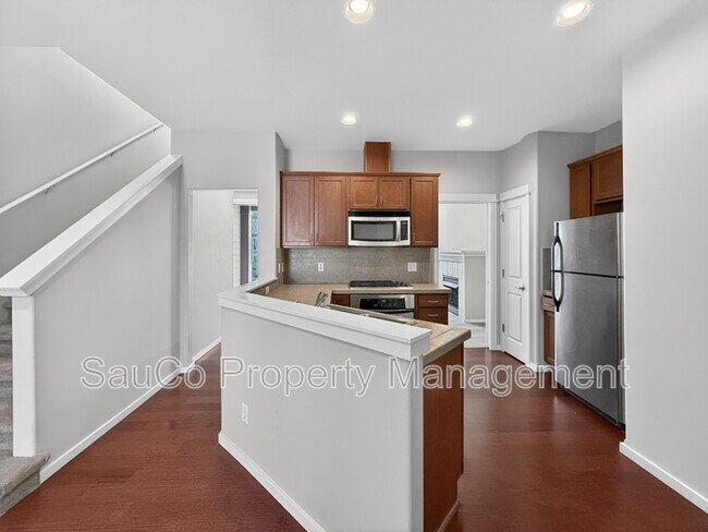Building Photo - 7261 NE Stoneybrook St