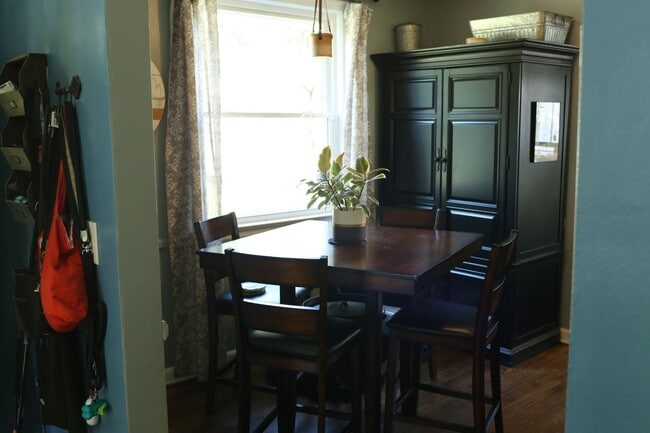 Building Photo - Awesome Cottage in the Heart of Inglewood/...