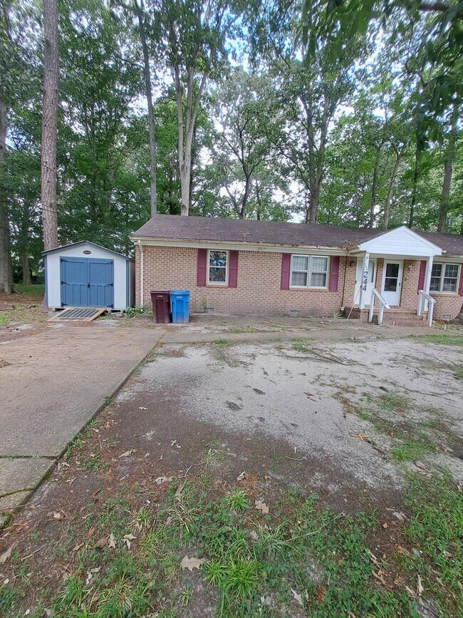 Building Photo - 242-244 Hurdle Dr
