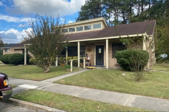 Building Photo - 300 Cobb Mill Rd