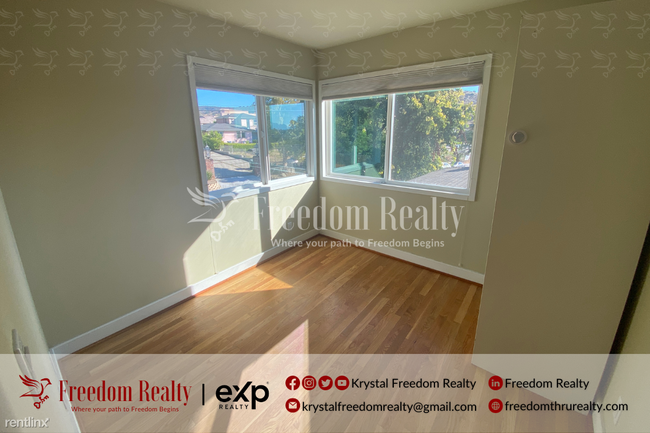 Building Photo - 3 br, 2 bath Triplex - 1765 Los Feliz Driv...