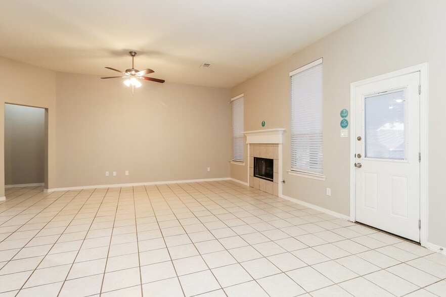 Building Photo - 2307 Jefferson Crossing Dr