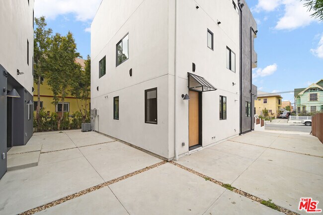Building Photo - 1520 Magnolia Ave
