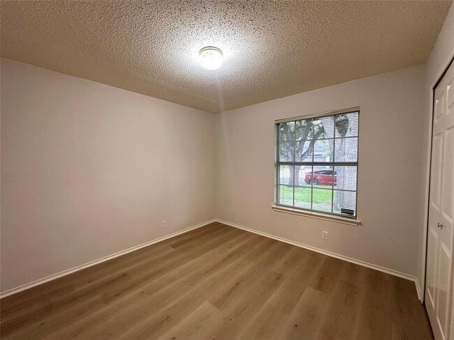 Building Photo - 6708 Bancroft Woods Dr