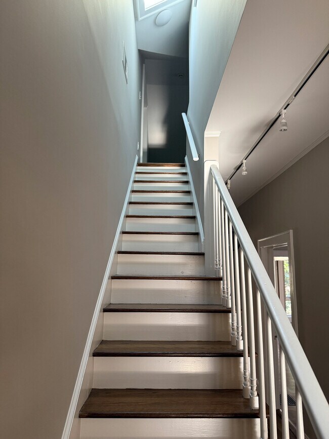 Building Photo - 719 Elmont Dr