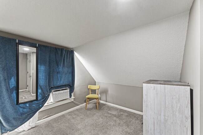 Building Photo - Furnished, short-term rental just blocks from KU Med available now!