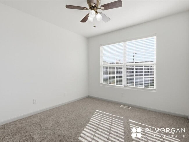 Building Photo - 19378 V St