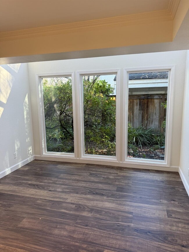 Building Photo - 2727 W Bluff Ave