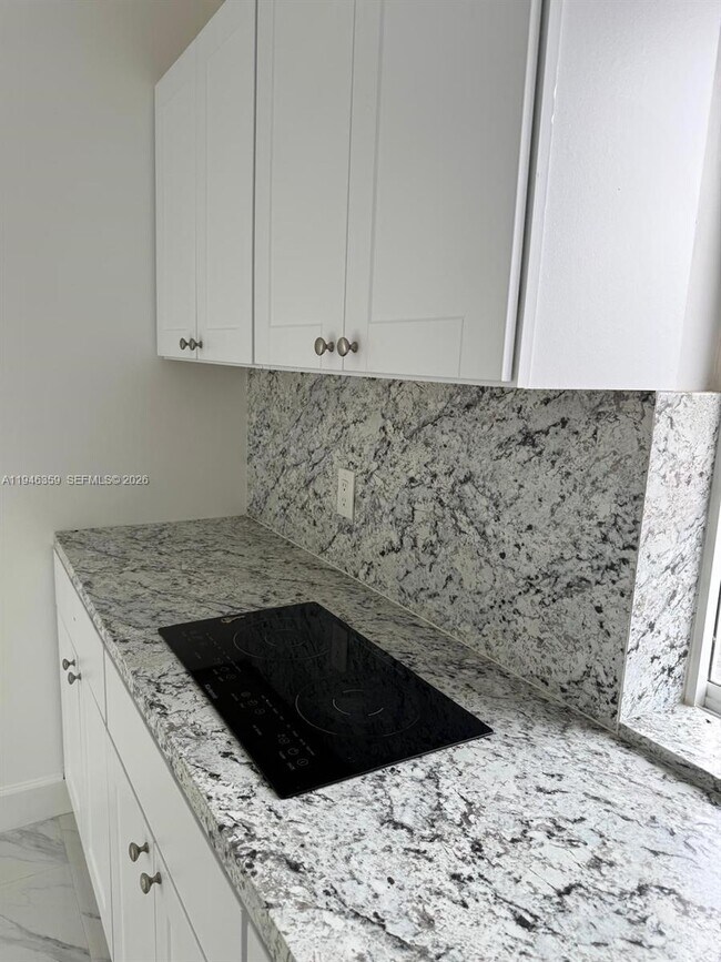 Building Photo - 730 Curtiss Dr