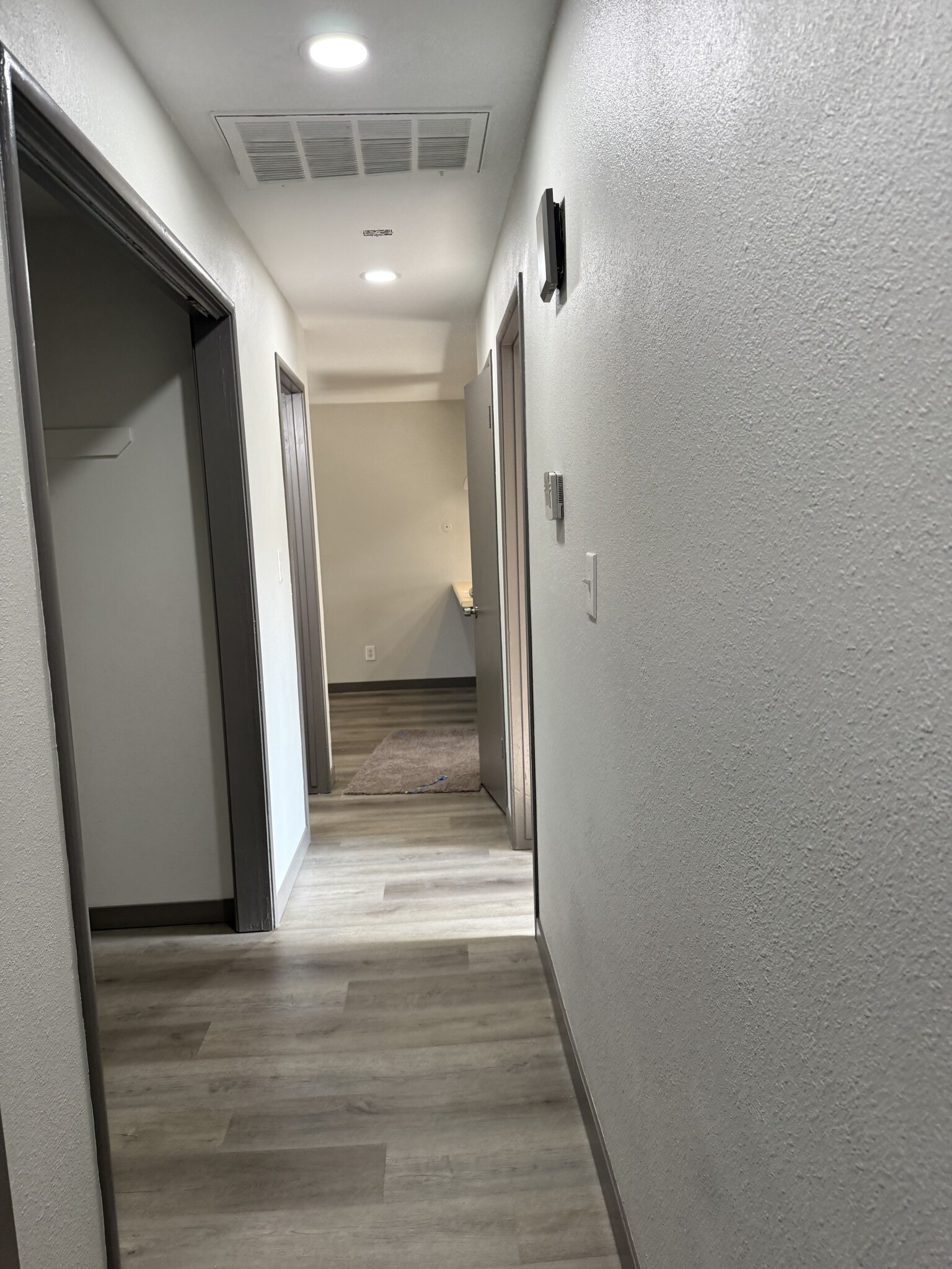Additional full bathroom - 1907 W Whitendale Ave