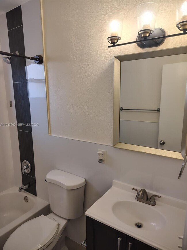 Building Photo - 521 NE 62nd St