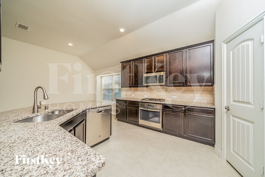 Building Photo - 805 Joaquin Wy