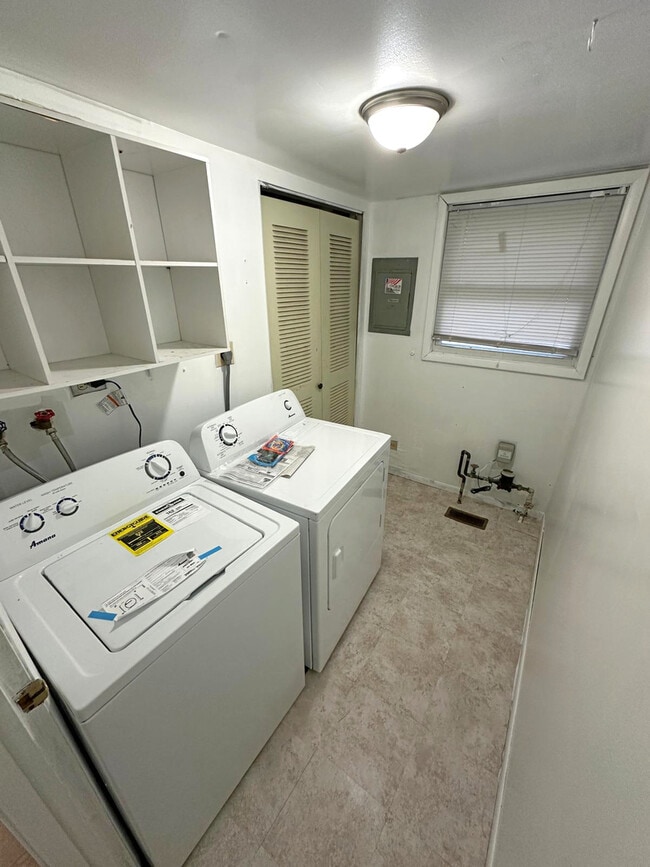 Building Photo - 908 Parker Dr