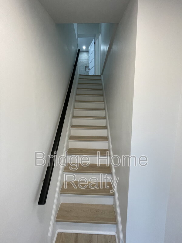 Building Photo - 107 Shoup St