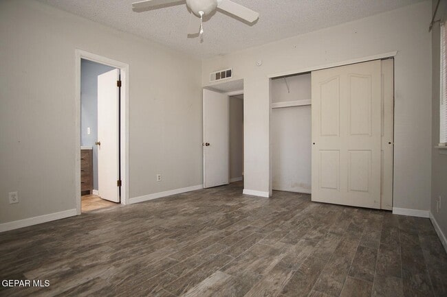 Building Photo - 3114 Isla Marino St