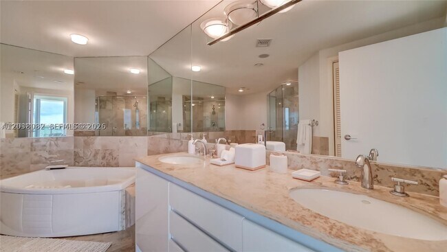 Building Photo - 1455 Ocean 902