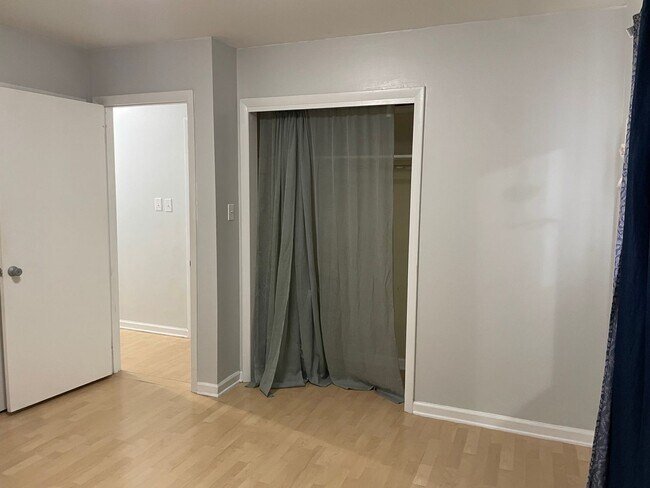 Building Photo - BEAUTIFUL 3 BED, 1.5 BATH BRICK HOME LOCAT...