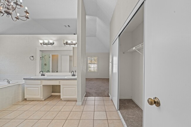 Building Photo - 11123 Gatesden Dr