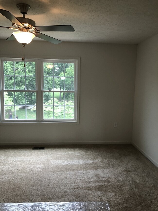 Building Photo - Two Master Suite Apartment Townhouse