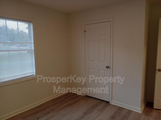 Building Photo - 10 Hidden Valley Ct