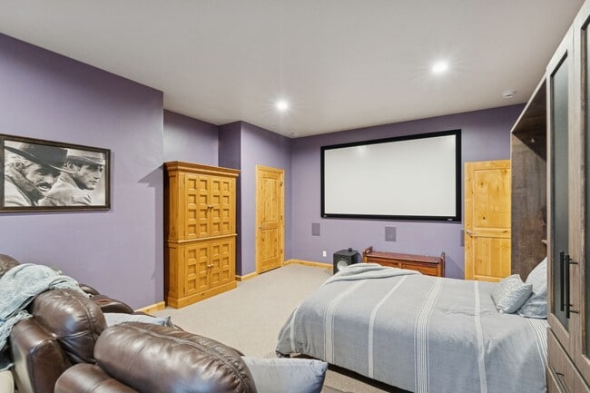 Building Photo - 6035 Mountain Ranch Dr