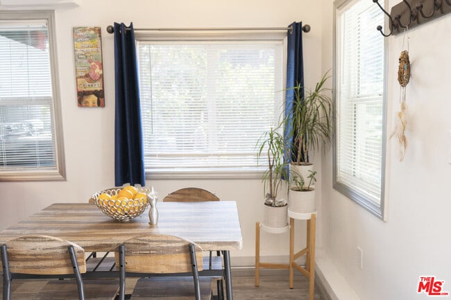 Building Photo - 348 1/2 Laveta Terrace