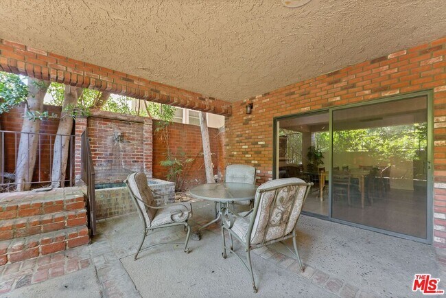 Building Photo - 1315 S Roxbury Dr