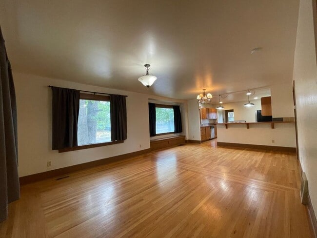 Building Photo - Close to GU Campus