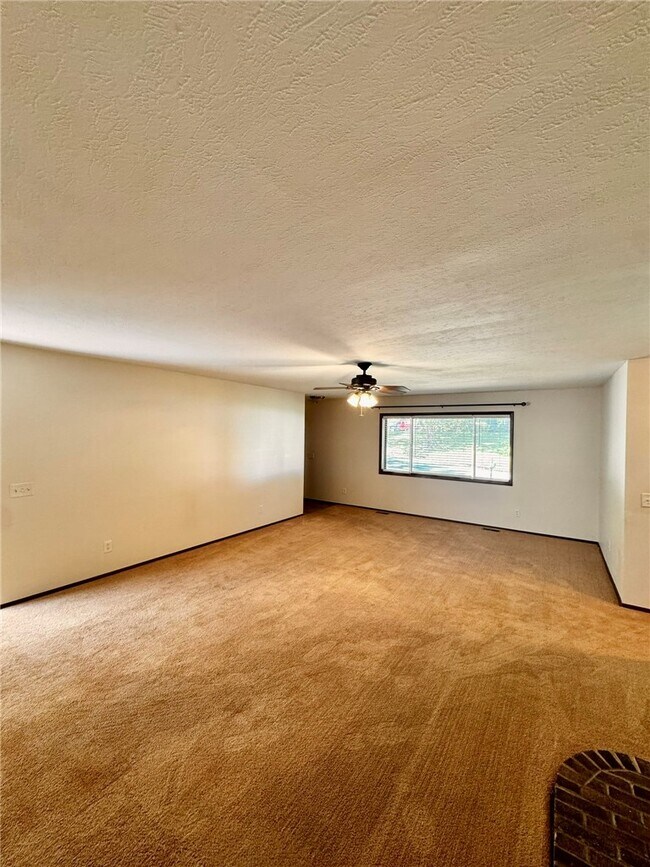 Building Photo - 9108 Bluff Dr