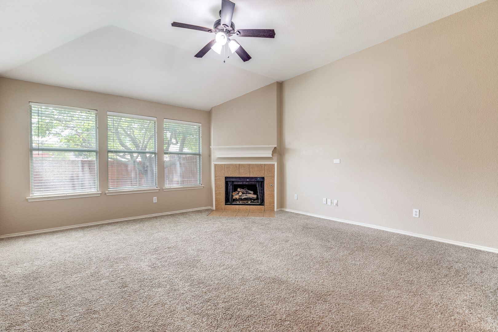 Building Photo - 1117 Red Hawk Dr