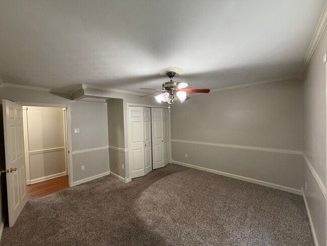 Building Photo - Gorgeous & Spacious Home Now Available