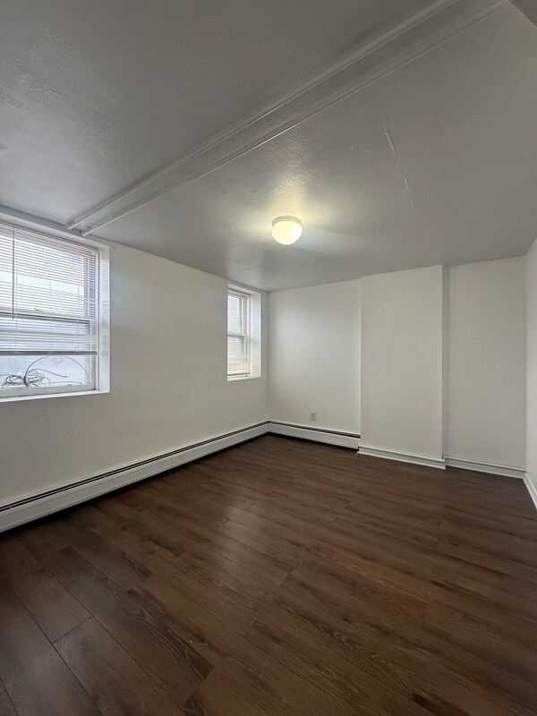 Building Photo - 292 Catherine St