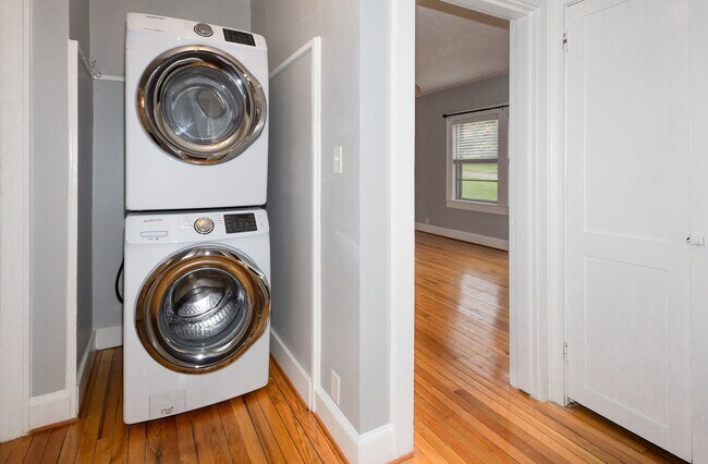 Building Photo - Cozy 2BD/2BTH in South Knoxville