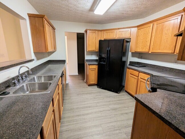 Building Photo - House 3 beds 2.5 baths