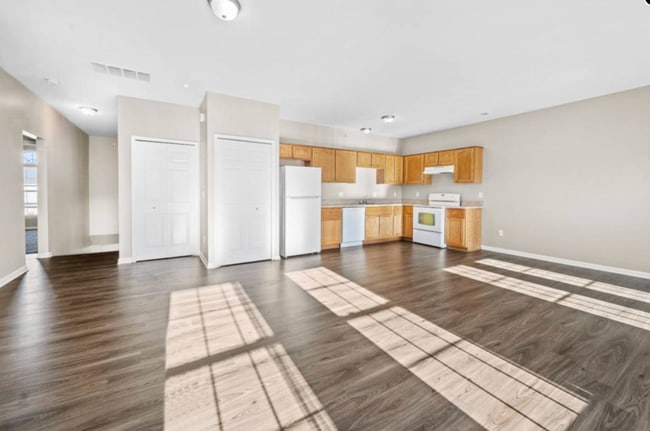 Building Photo - Towne Center Flats - 14064 Webster Dr.