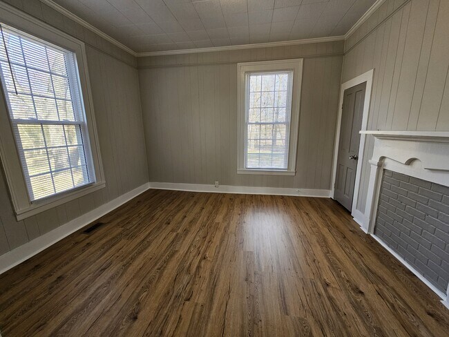 Building Photo - 359 Flat Rock Rd