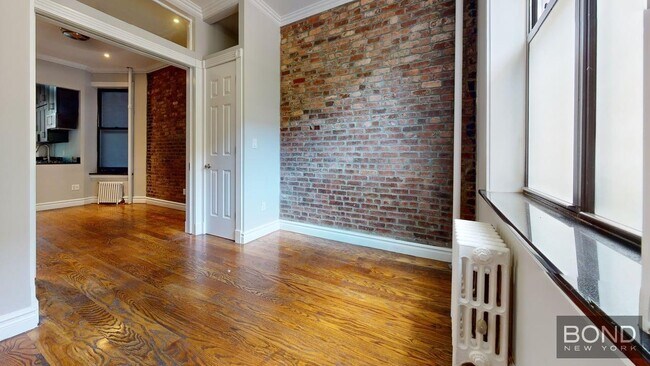 Building Photo - 382 E 10th St