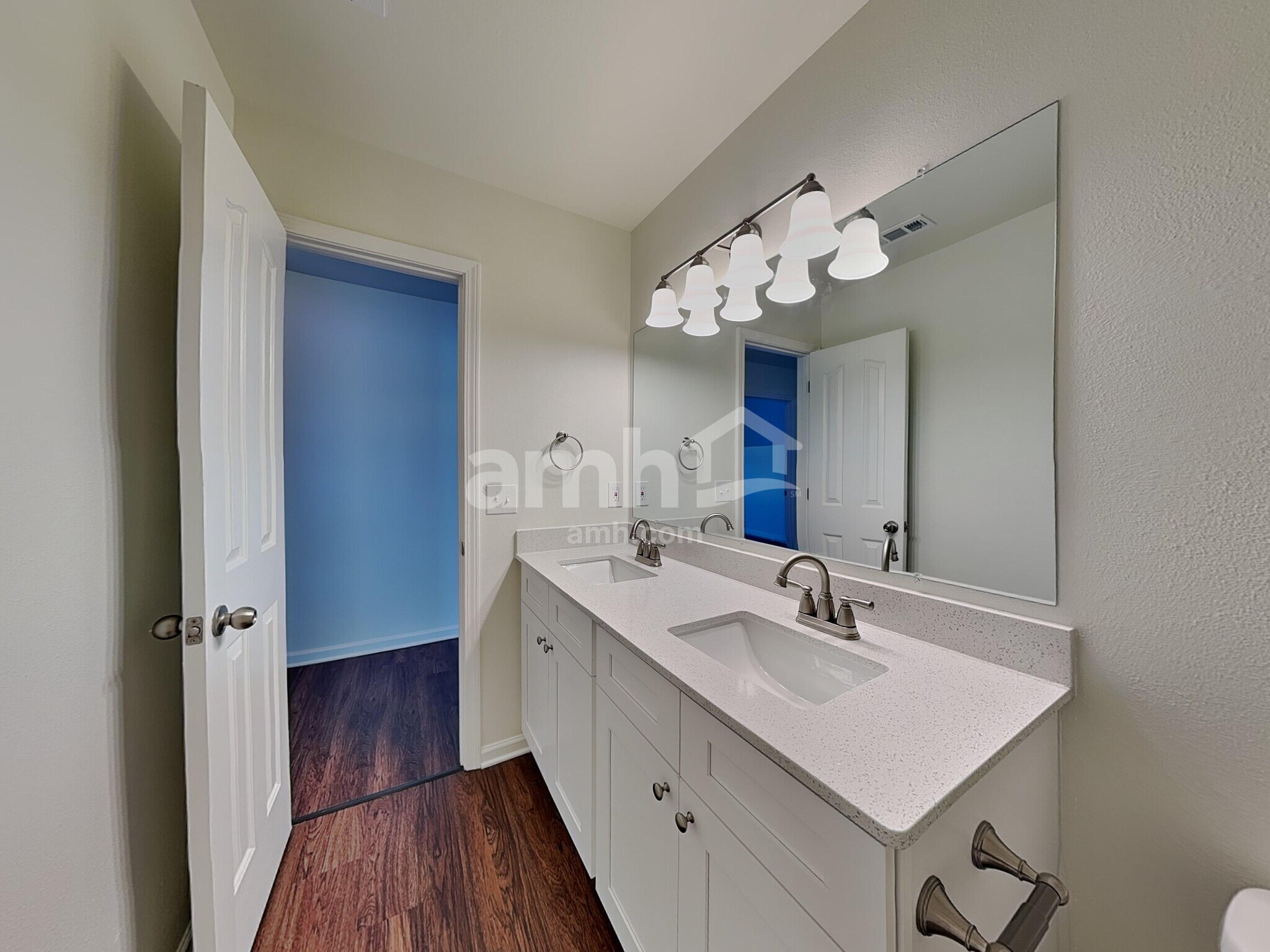 Building Photo - 2524 Ingleside Dr