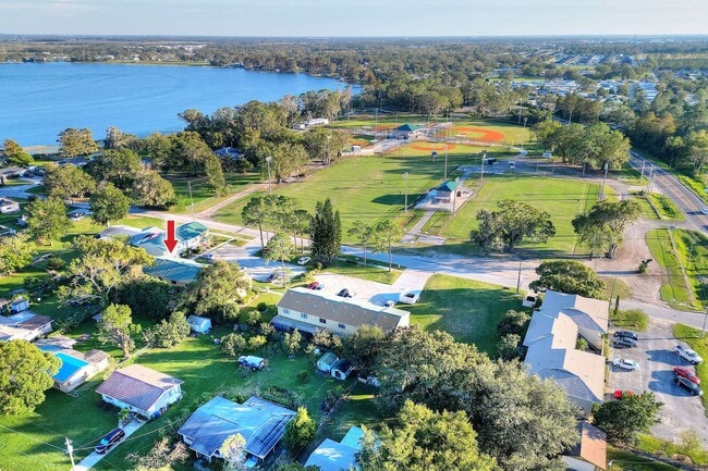 Building Photo - Two-Bedroom Townhouse near Park