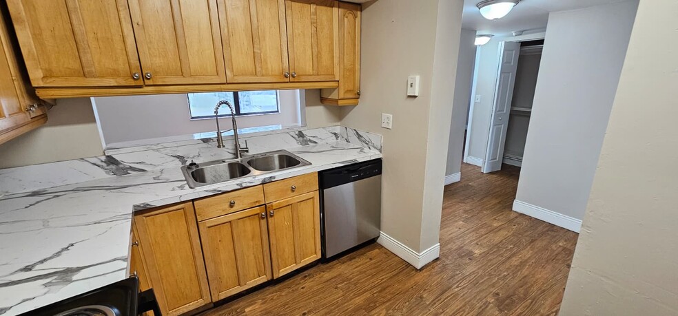 Building Photo - 3400 Foxcroft Rd