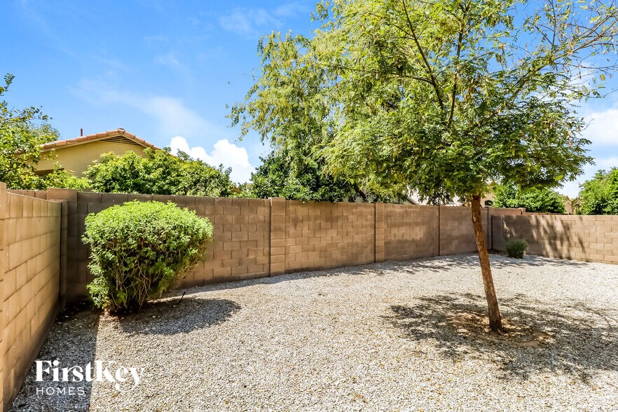 Building Photo - 5859 W Cochise Dr