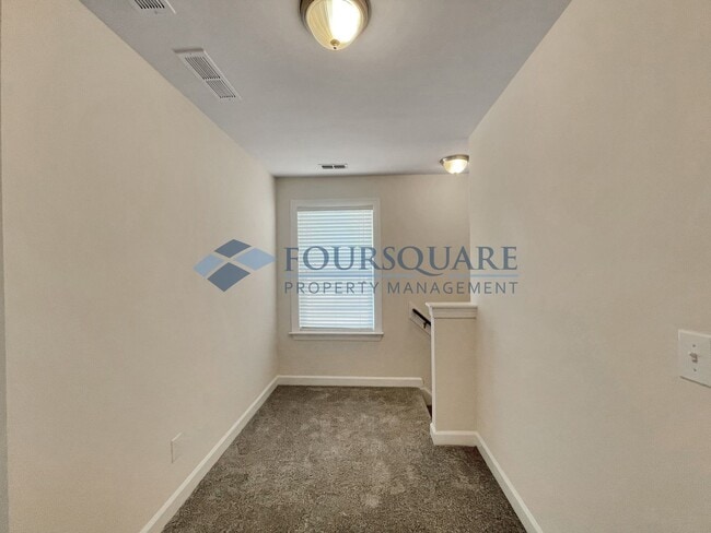 Building Photo - Spacious End-Unit Townhome with 2-Car Garage & Private Patio – Near Beaver Creek & Downtown Apex