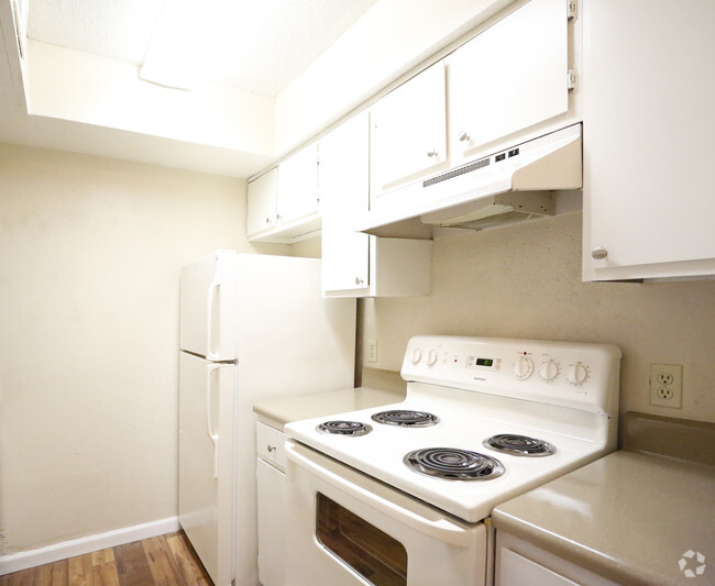 2BR/2BA -905SF - Summer Place Apartments