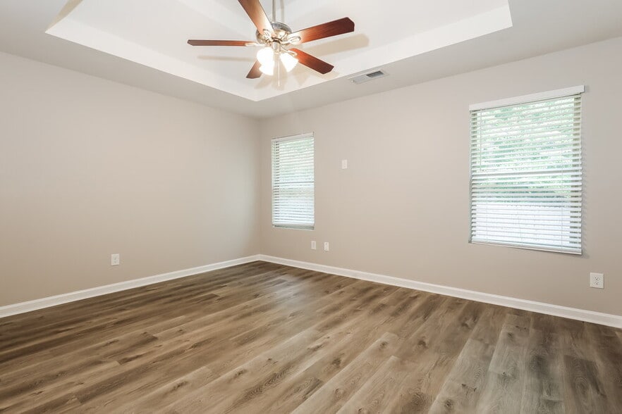 Building Photo - 6596 Woodwell Dr