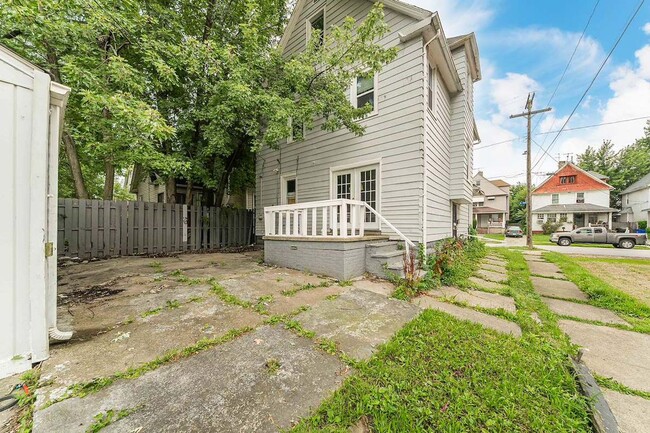 Building Photo - 2145 W 100th St